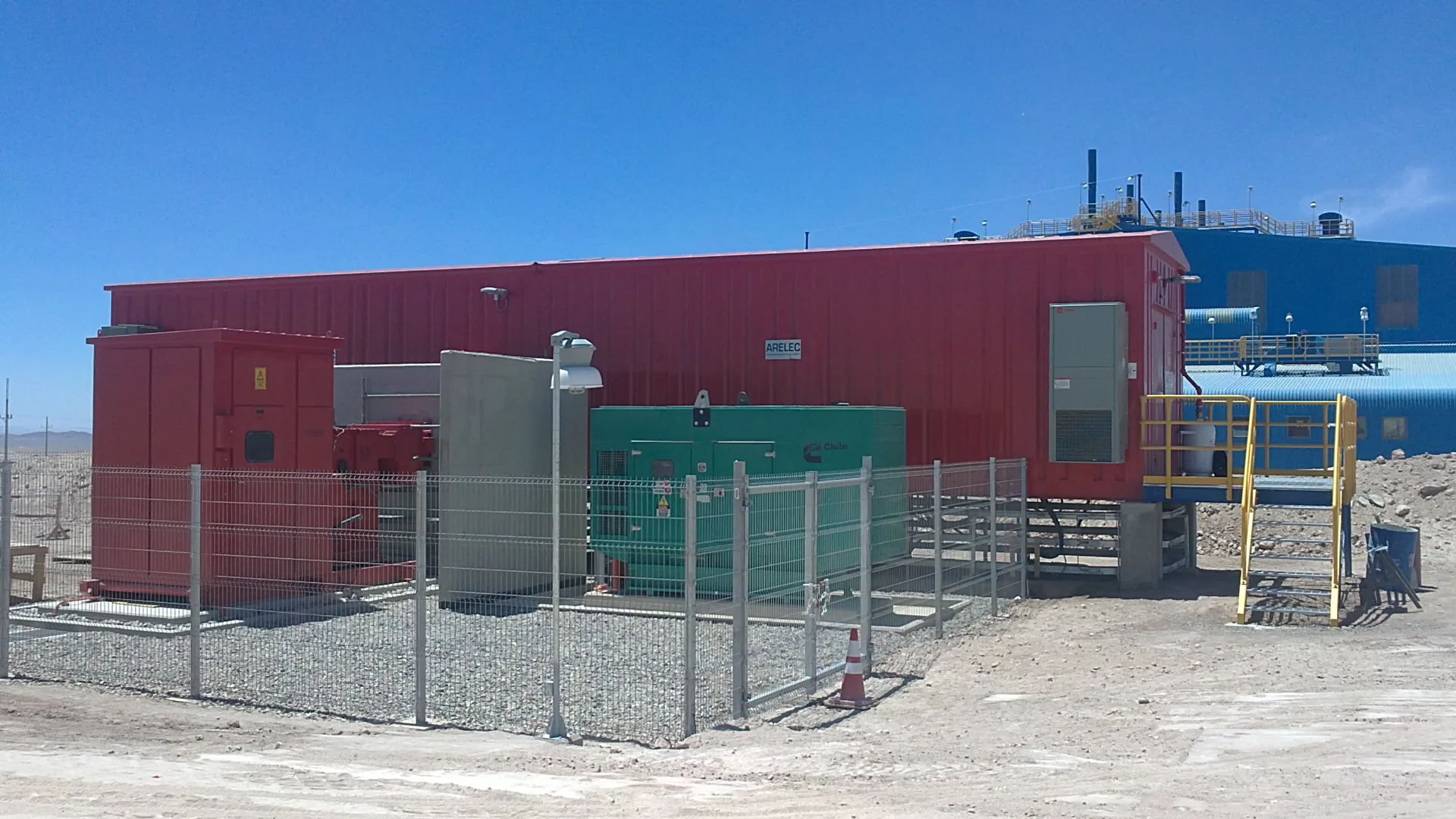 Sala eléctrica ARELEC instalada en terreno
